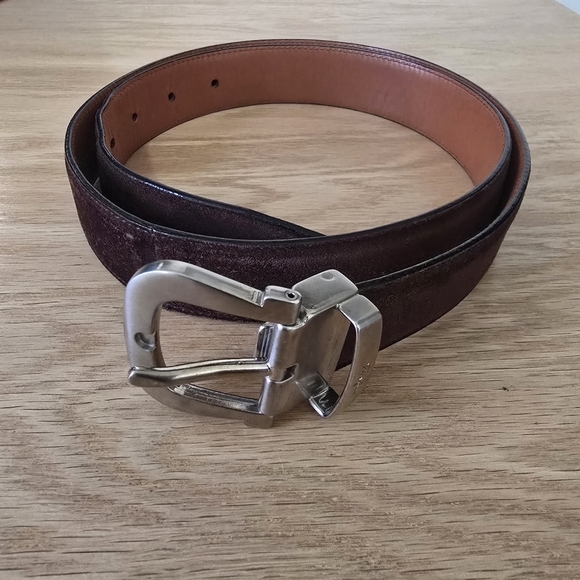 Salvatore Ferragamos Made in Italy Brown Suede Leather Belt - Picture 5 of 10